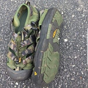Boys size 6 Army Keens